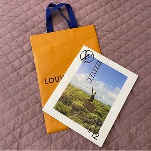 The Book #12 and shopping bag Louis Vuitton 📔🛍️